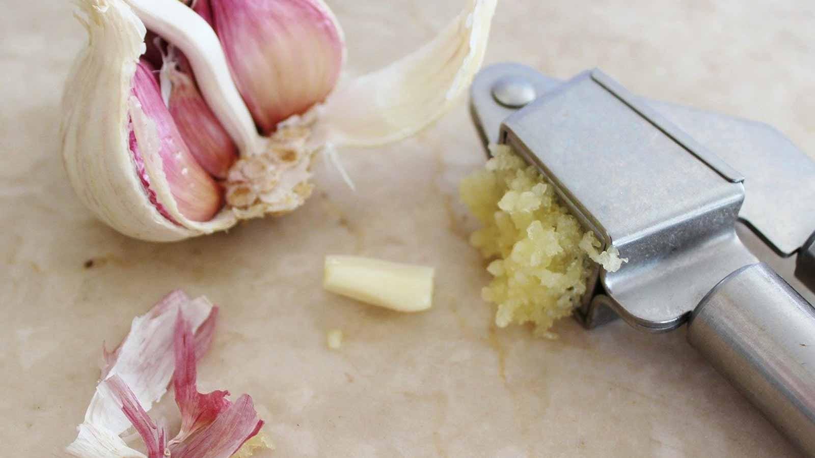 How to Mince Garlic with a Knife, Garlic Press, Grater or Food